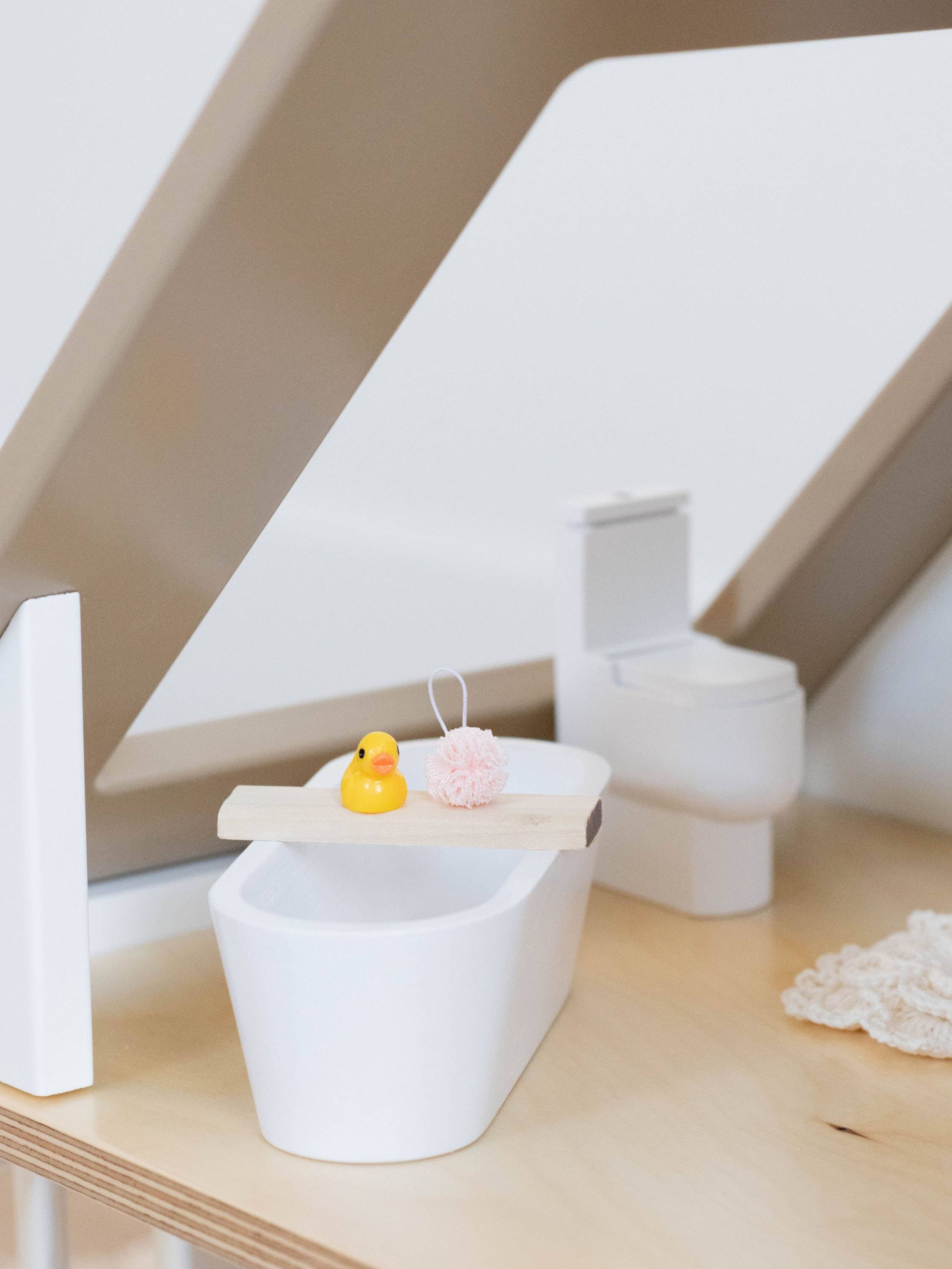 Dollhouse Oval Soaking Bath Tub | White