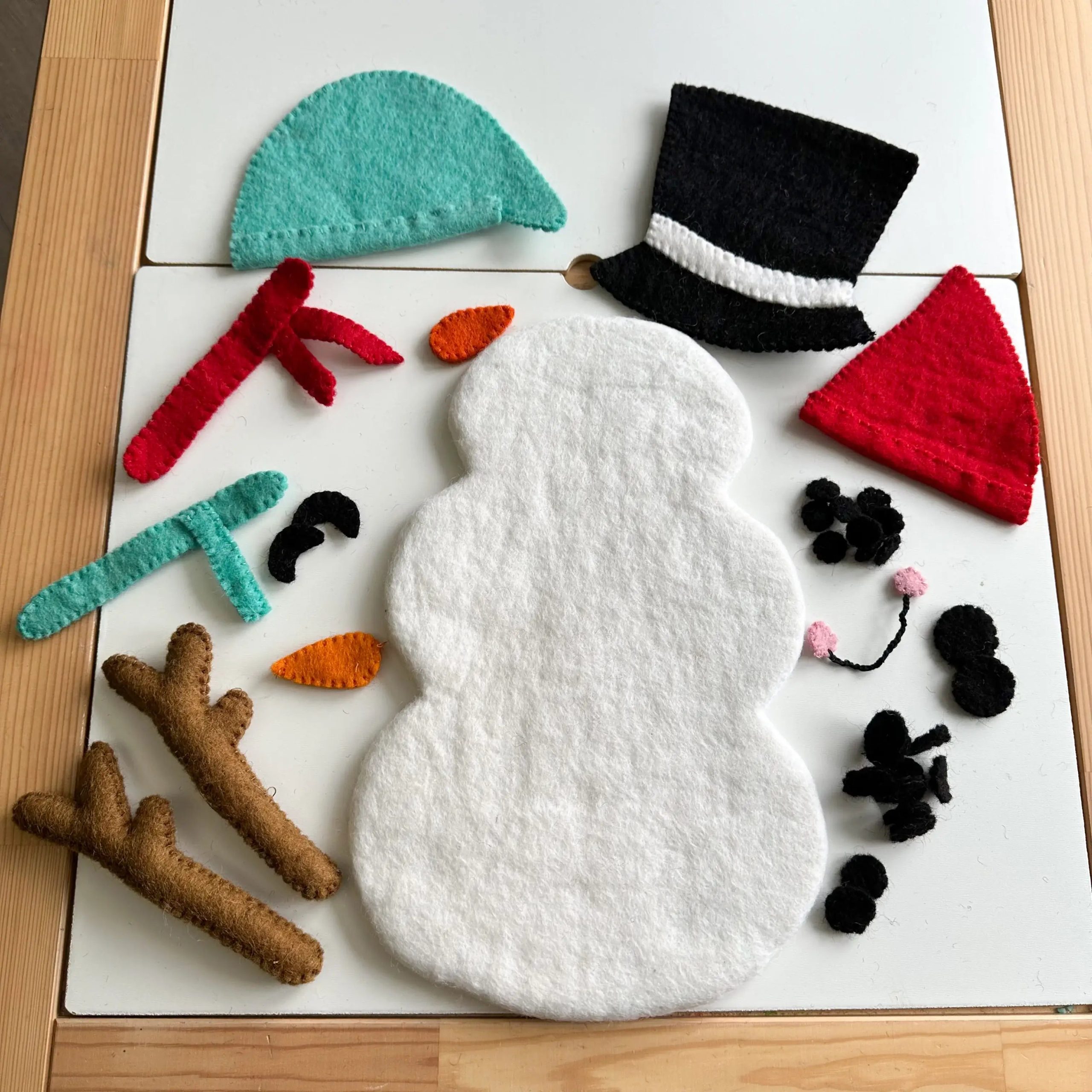 Felted "Build A Snowman" Mat - Mat With Felt Accessories