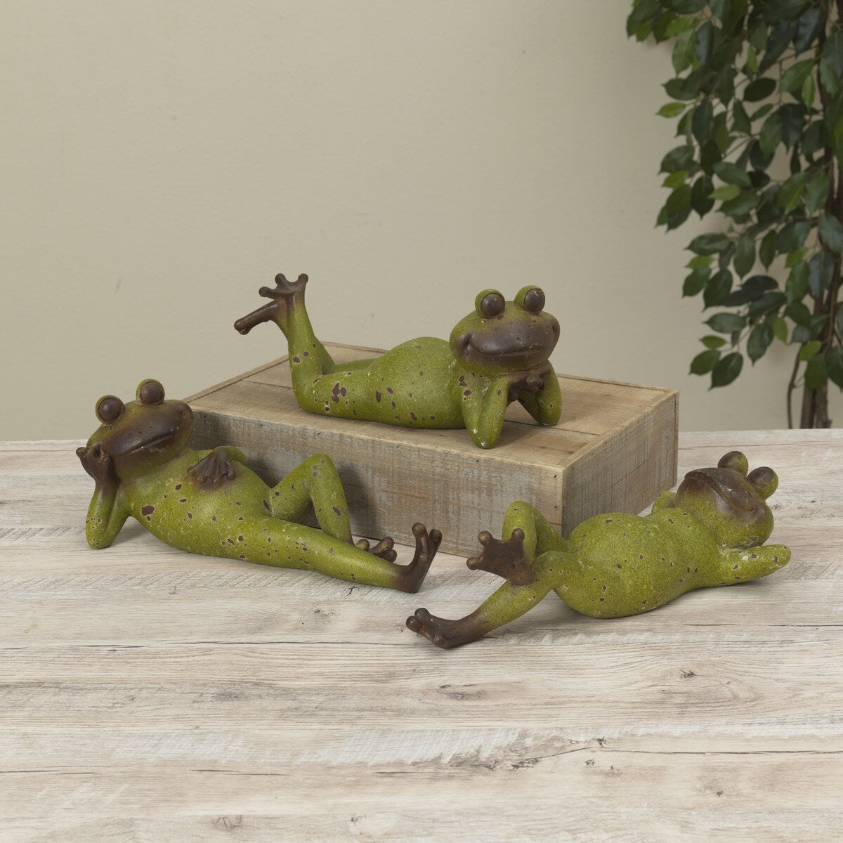 12" Resin Lying Frog