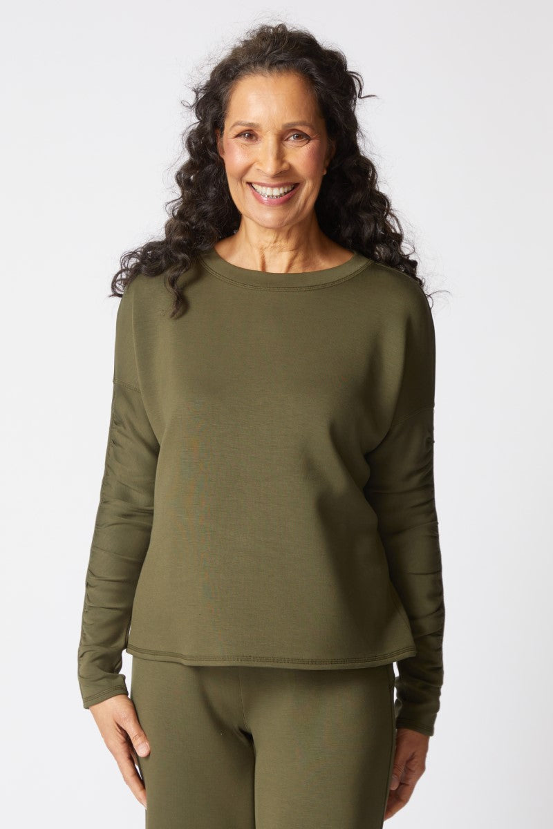 Passport Wander Pullover