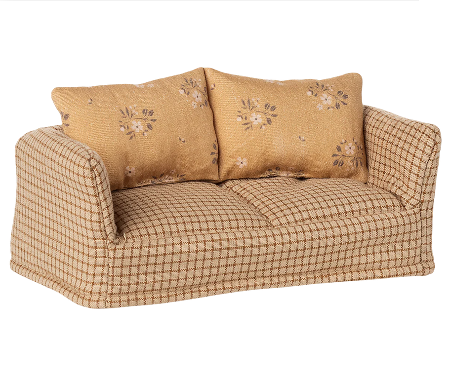 Couch for Mouse / Mable