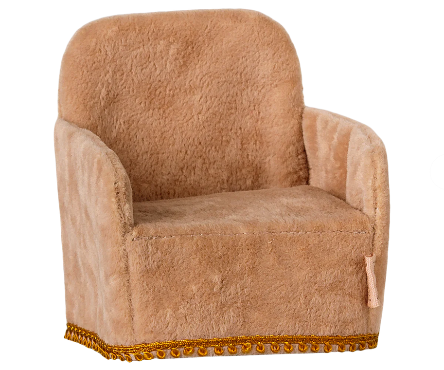 Folding Chair for a Mouse / Powder