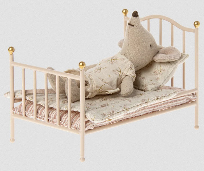Vintage Bed for Mouse in Rose