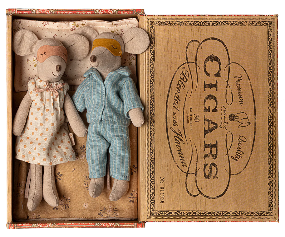 Mum & Dad Mouse in Cigarbox