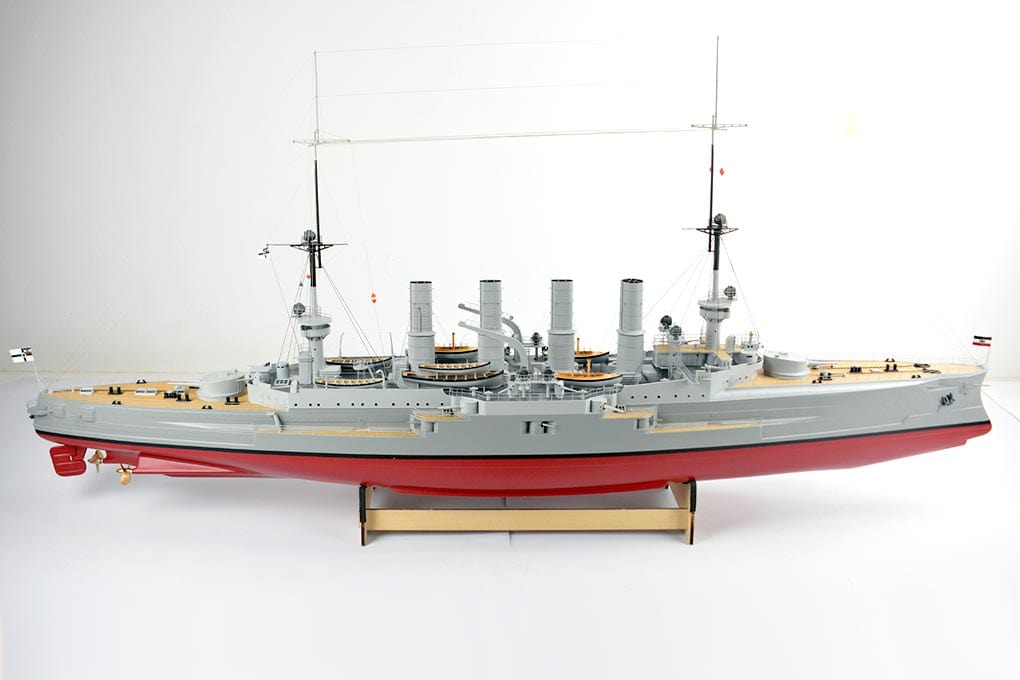 Bancroft Scharnhorst 1/100 Scale 1450mm (57") German Cruiser - RTR