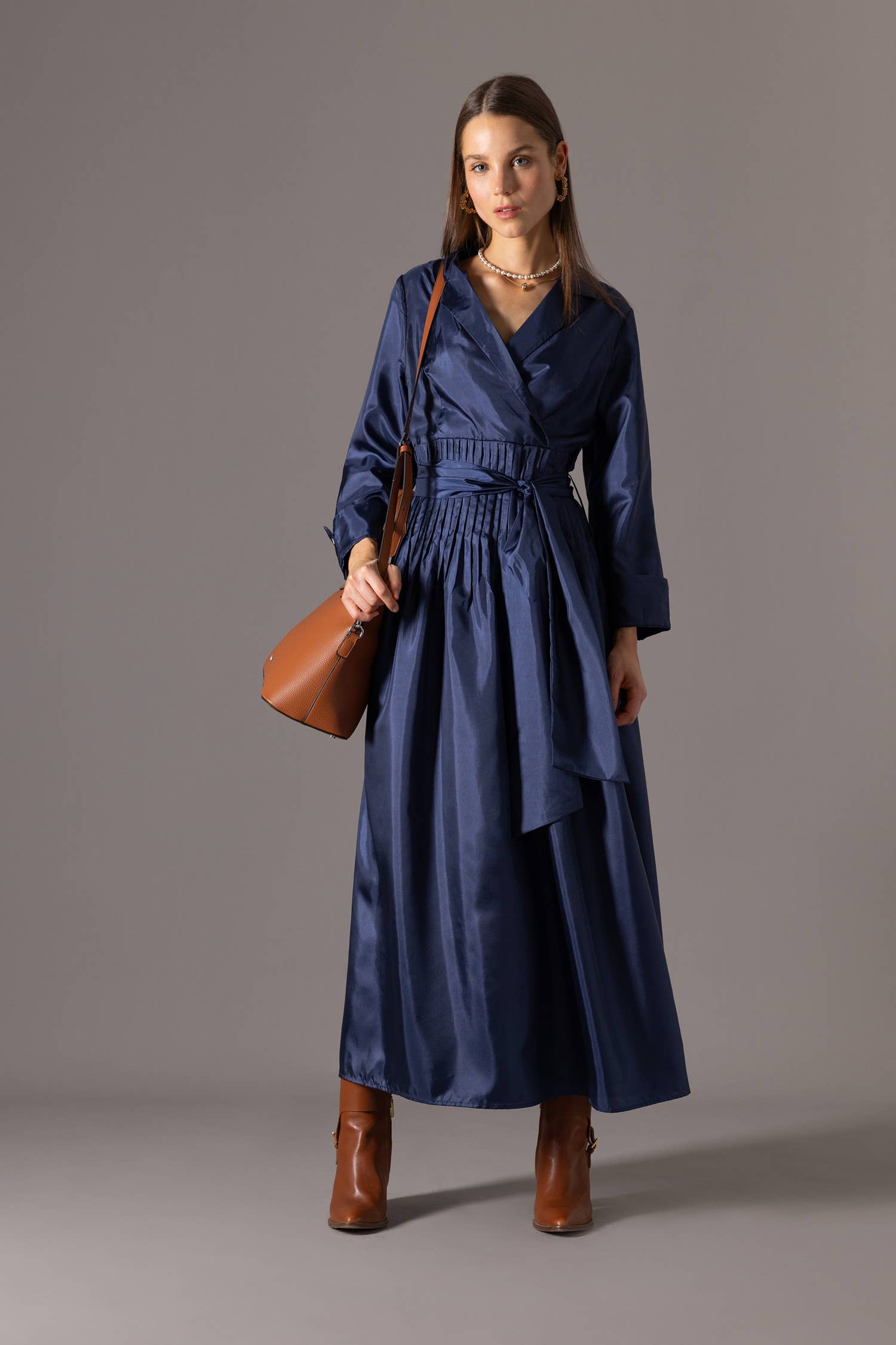 Satin effect dress        (405348-48): M