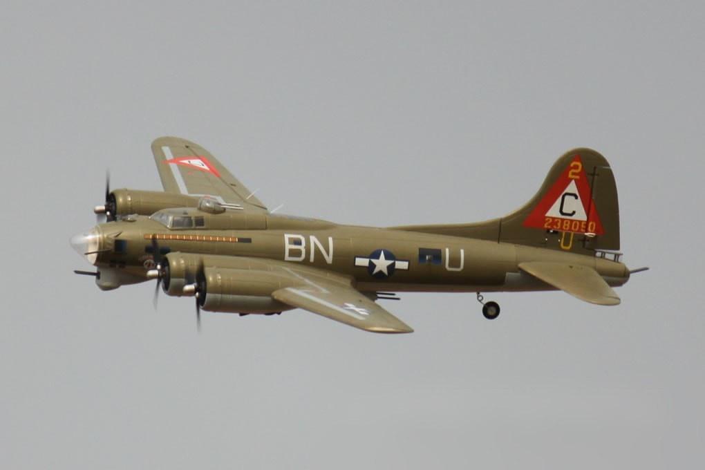 Freewing B-17 Flying Fortress Green 1600mm (63") Wingspan - PNP