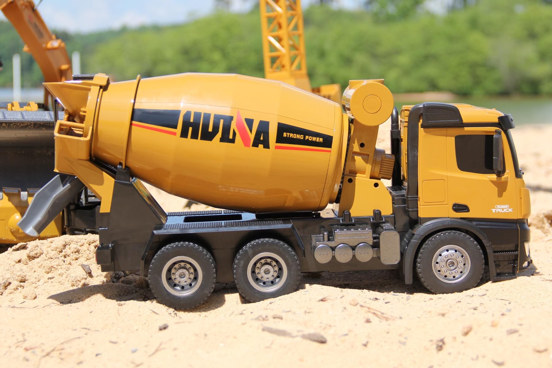 Huina MA3240 1/14 Scale Cement Truck - RTR