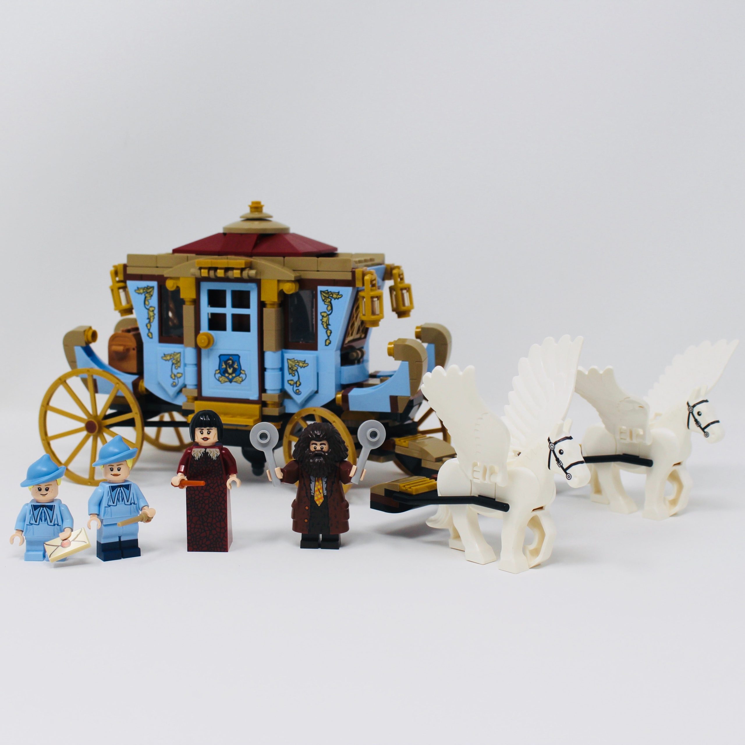 Used Set 75958 Harry Potter Beauxbatons Carriage: Arrival at Hogwarts