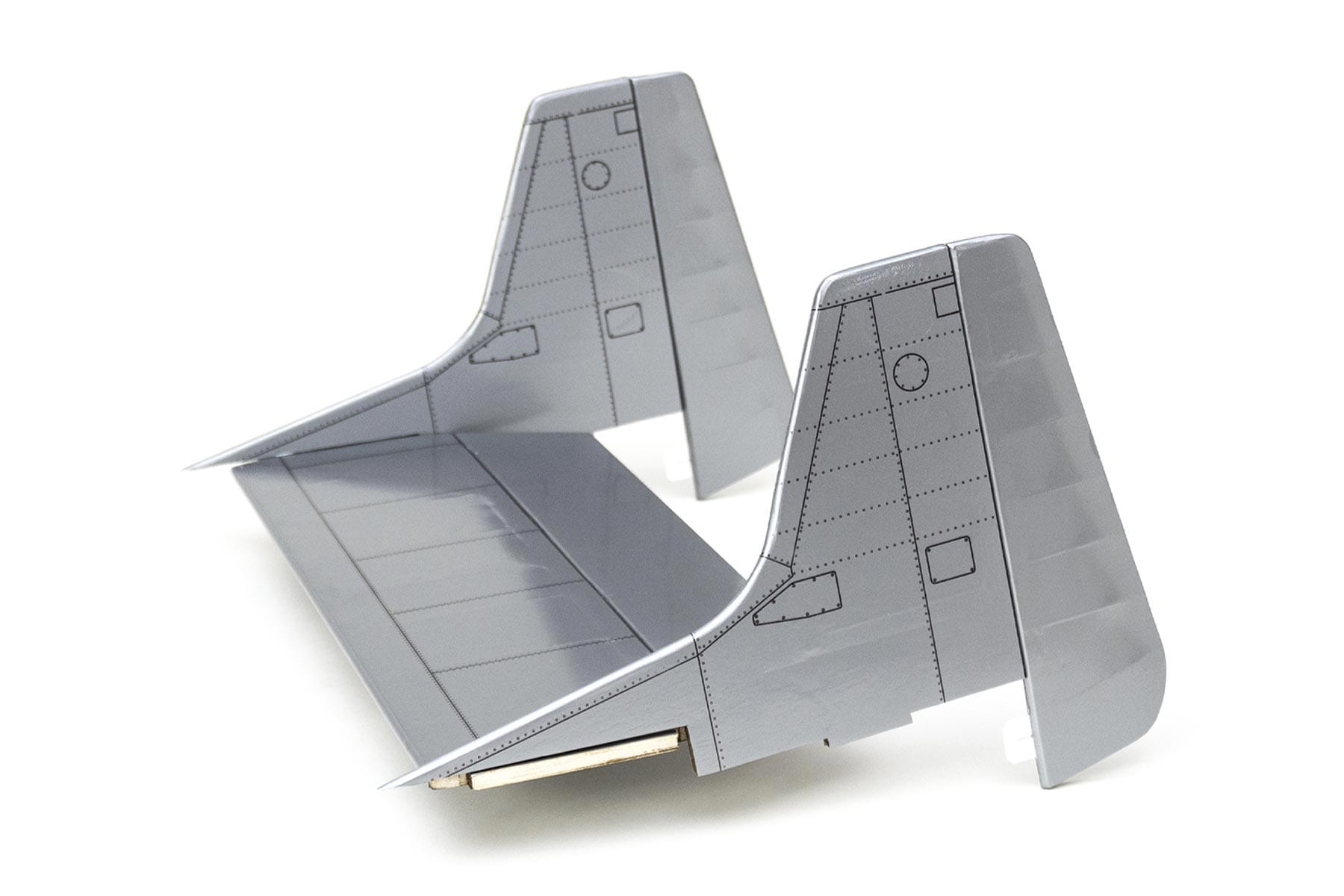 Nexa 2100mm F-82 Twin Mustang Tail Set