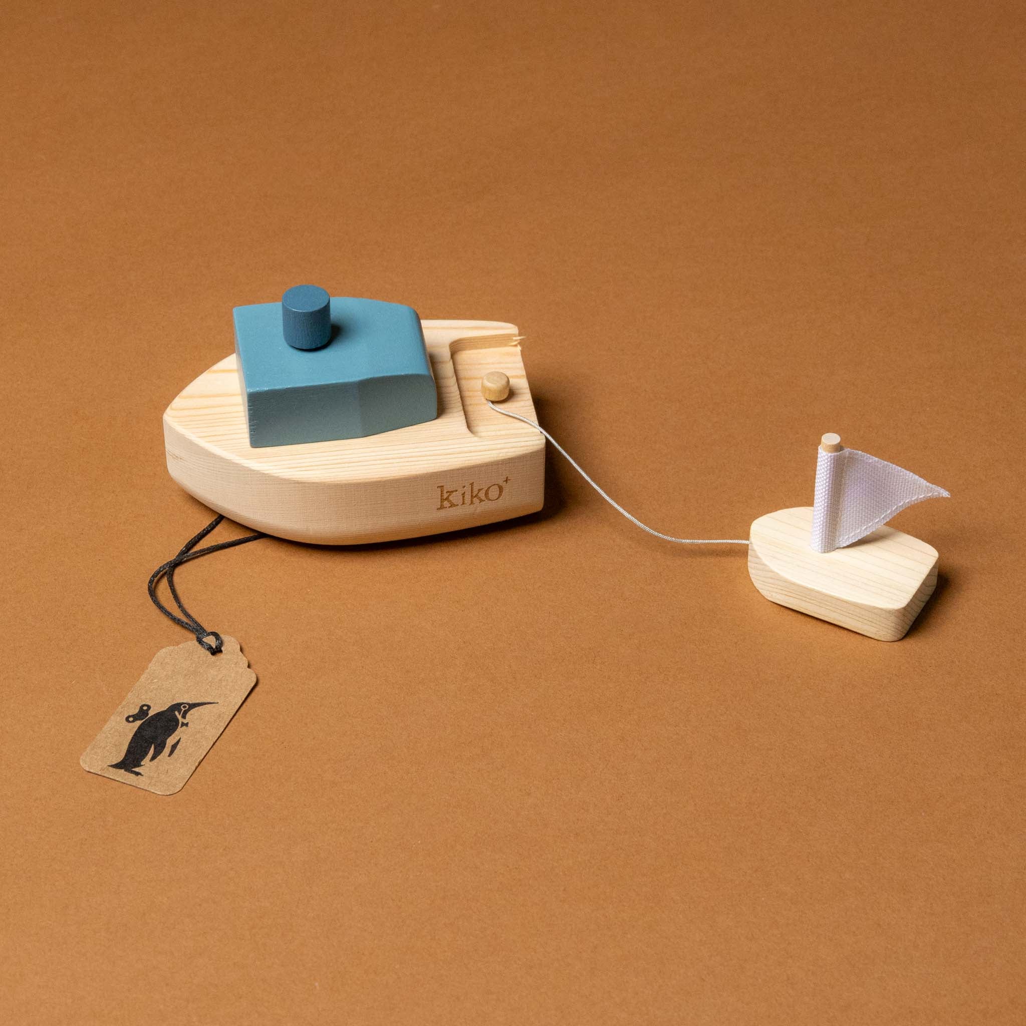 Wooden Wind-up Tug Boat | Blue